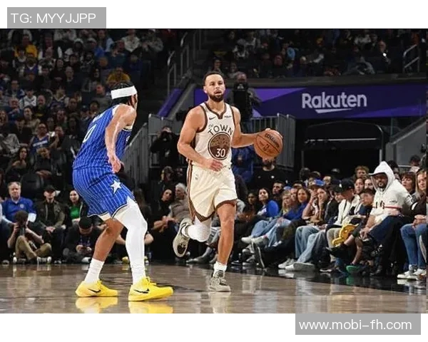 库里回应追梦与科尔争执称会以职业方式妥善处理此事