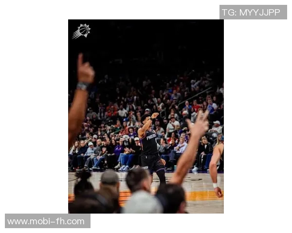 布克全力以赴砍下38分却难救主球队失利表现令人心疼